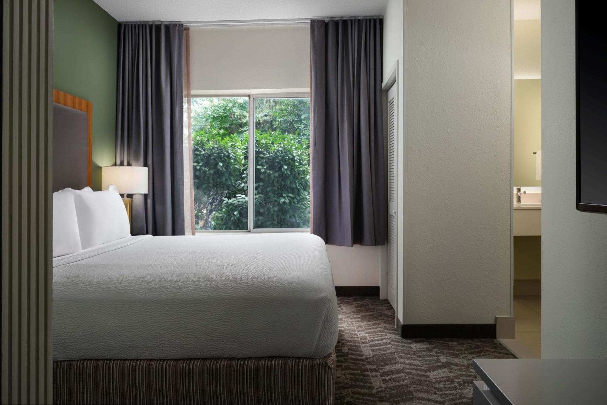 Hotel Springhill Metrocenter 3*